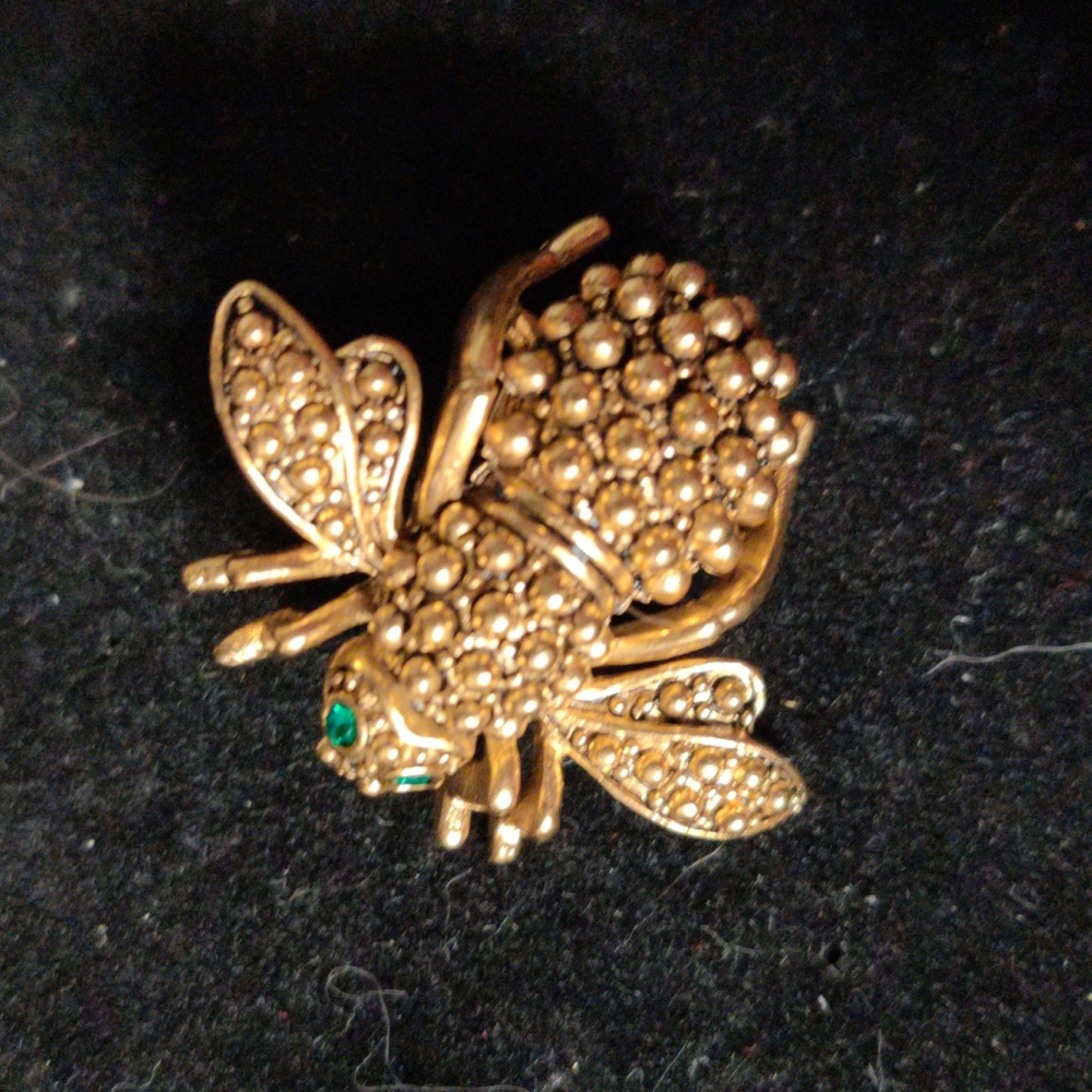 Joan Rivers RARE golden bee brooch pin